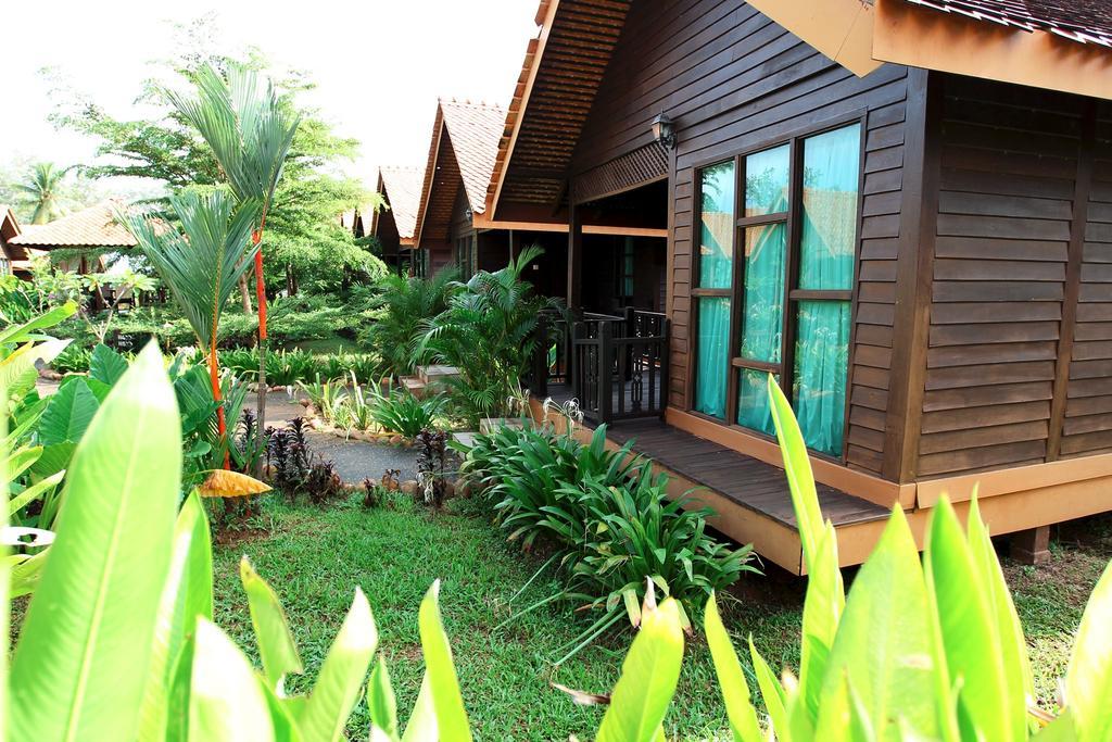 The Manor Beach Resort Besut Kampung Kuala Besut Extérieur photo