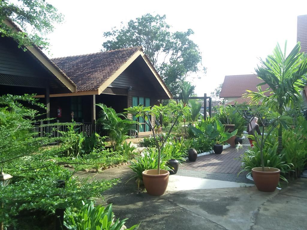 The Manor Beach Resort Besut Kampung Kuala Besut Extérieur photo