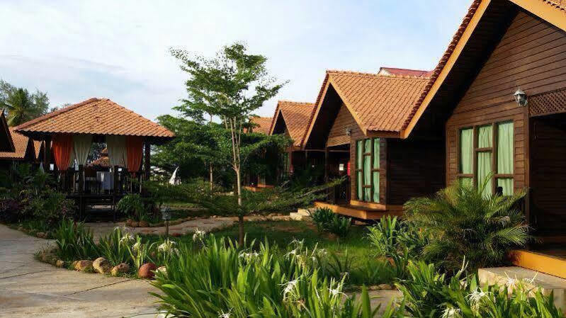 The Manor Beach Resort Besut Kampung Kuala Besut Extérieur photo